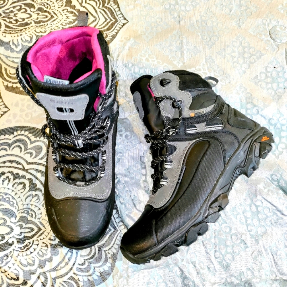 Hi-Tec Insulated Boots